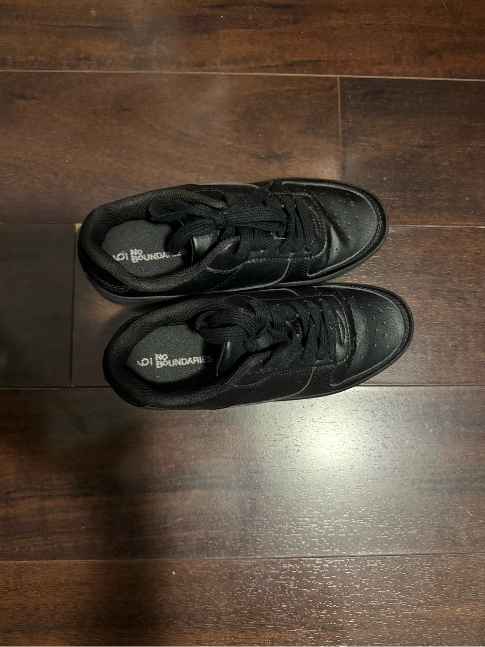 No Boundaries Men’s All-Black Lace-Up Sneakers